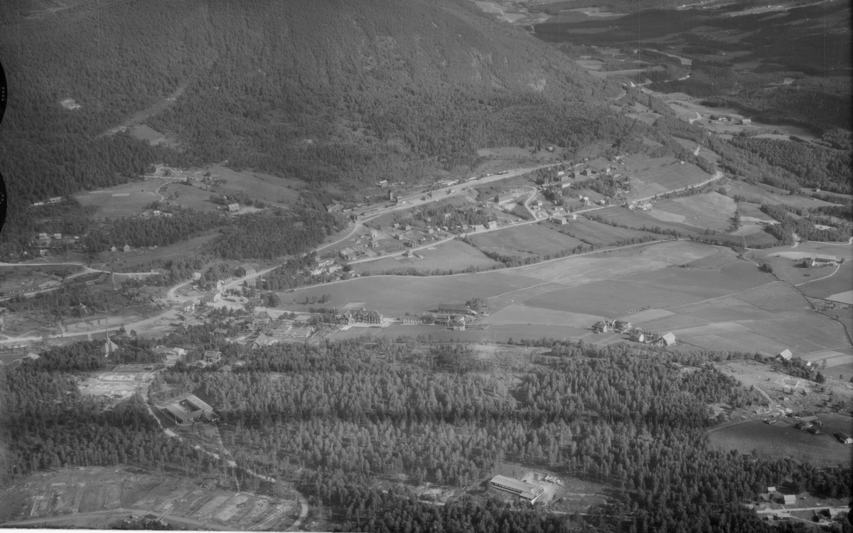 Dombås, Dovre, 28.06.1949, tettsted, vei, jernbane, kulturlandskap, gårdsbruk, barskog