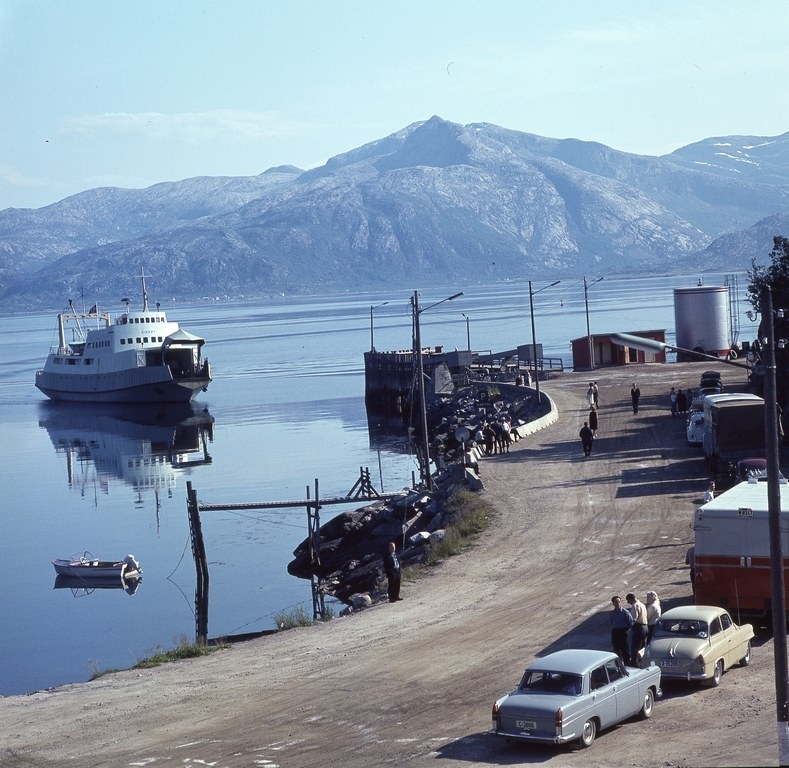 Ferga "Hinnøy" ankommer Lødingen fergested