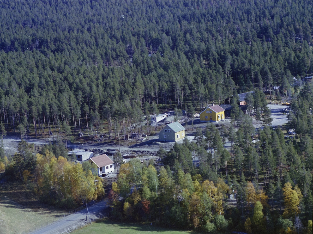 Flyfoto, bebyggelse, oppsettelse av hus i byggefelt, Dombås