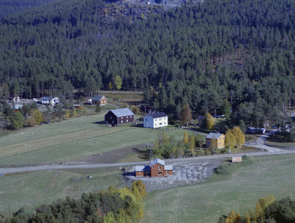 Flyfoto, bebyggelse, gårdsbruket Vadet, Dombås