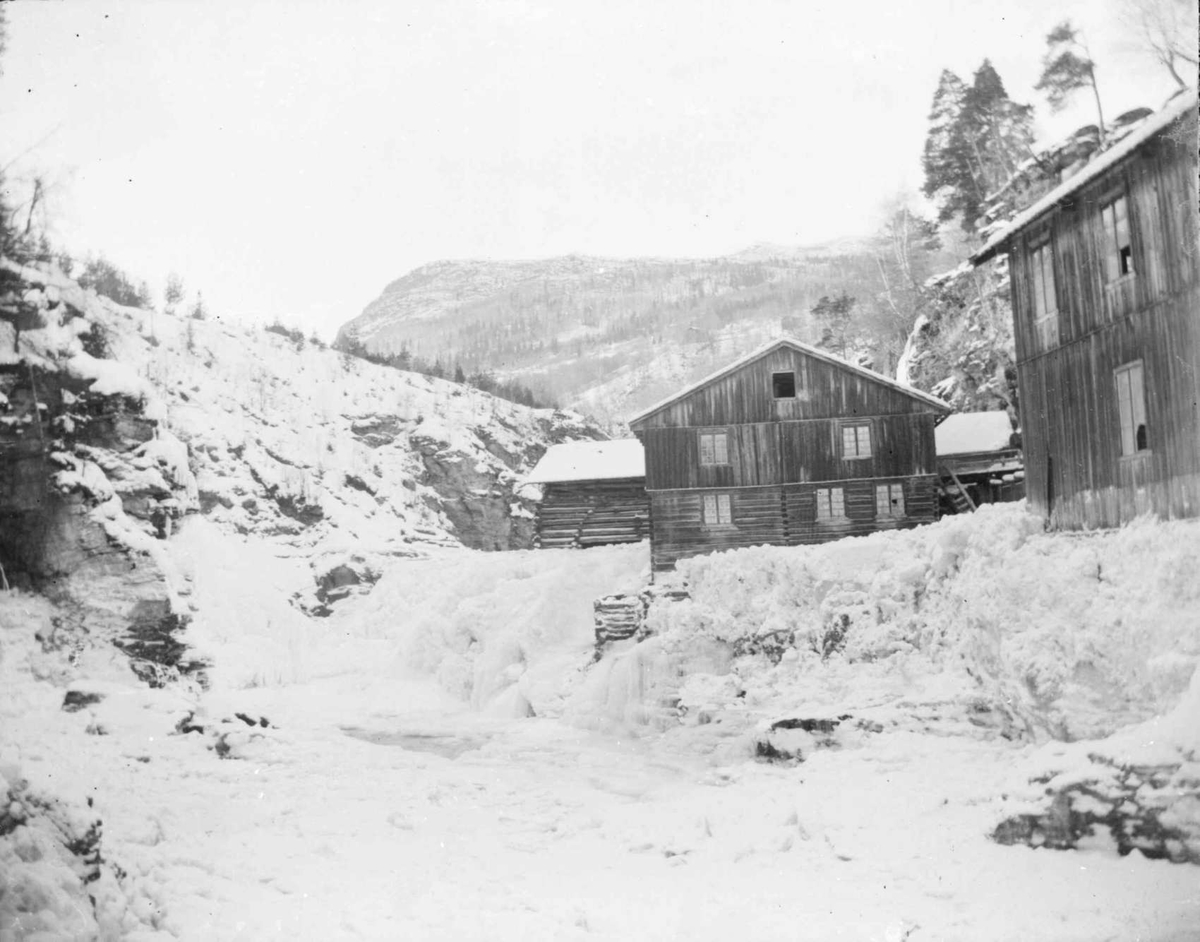 Lofossen , Loholet mølle, Vinstra (Sorperoa), vinter