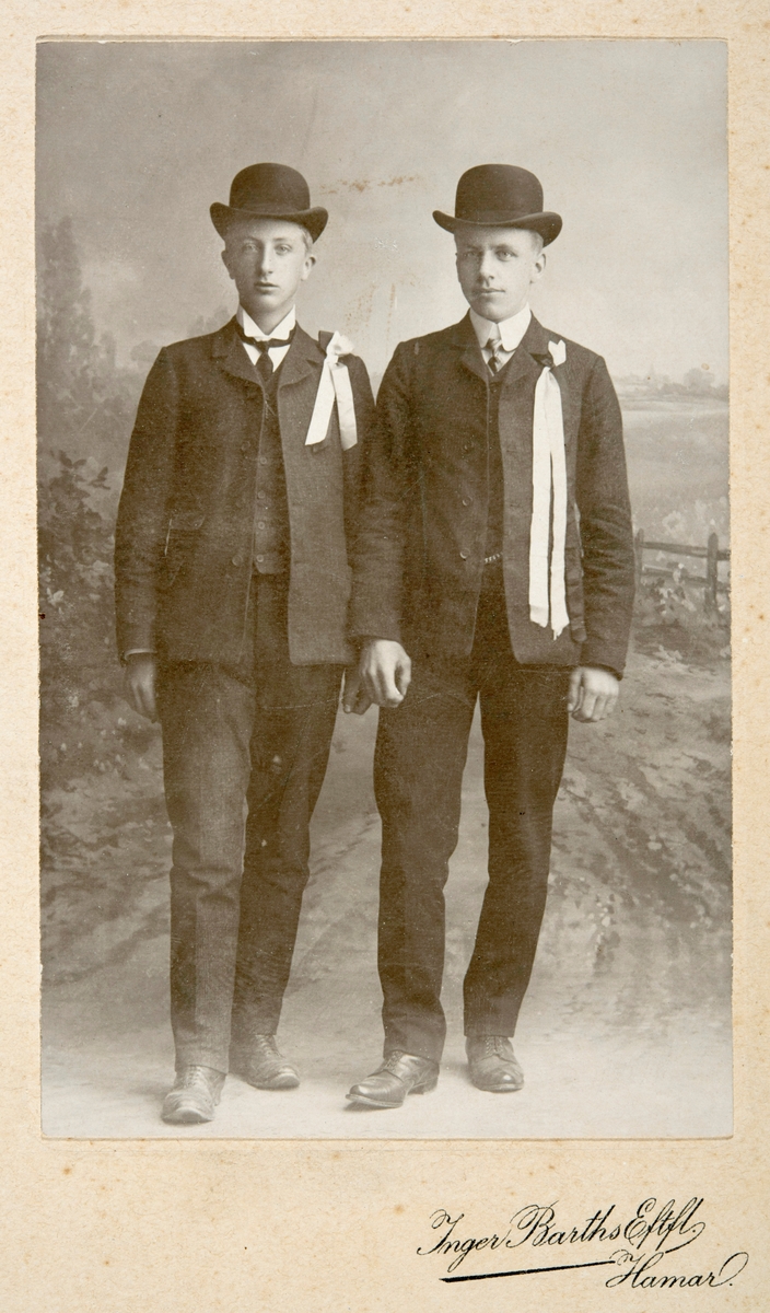 Nedre Tomter (60/2). Jakob Tomter som bosatte seg i Drammen og Sigurd Tomter (1885-1954) som bosatte seg på Dokka. De var søskenbarn
