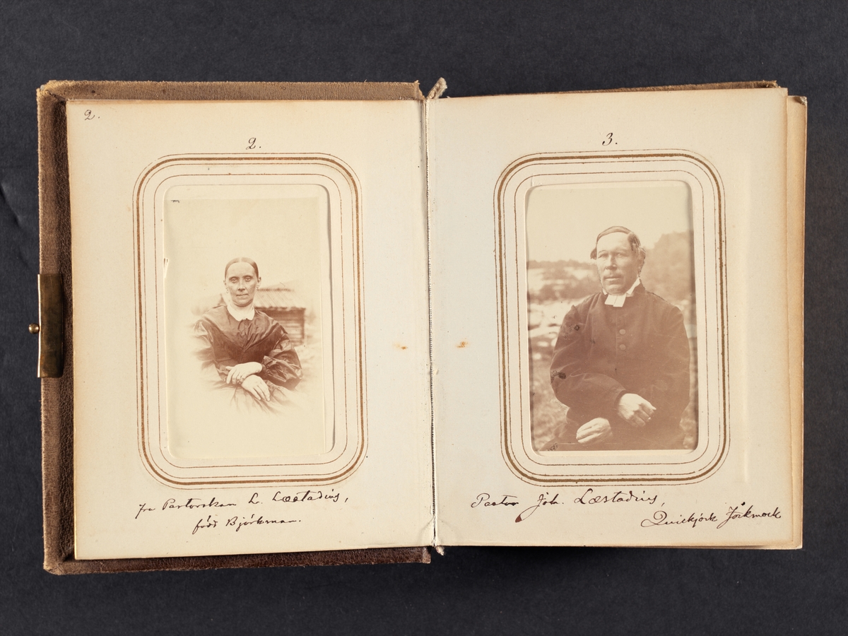 Fotoalbum med porträtt tagna under von Dübens expedition till Lappland, 1868.