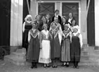 Folkdräktsvisning. Vävkurs , Anna Moreus: artikel i Nerikestidning 1935-04-10.