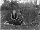 Två flickor.
Berta Bäckman och Greta Andersson, Nyboda, Fellingebro socken.