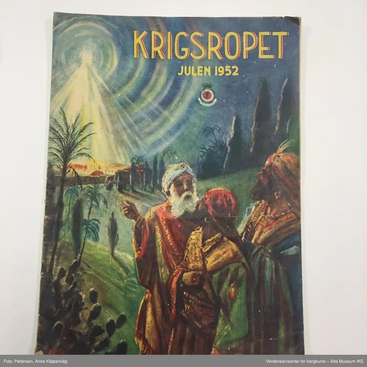Form: Varierende firkantede formater.

 A) "Evangelisten" Julenummer 1958, 
B) "Høstblomsten" Julen 1950, 
C) "Sambaandet" 1953 og 1957,
D) "Hjemmets Venn" Julen 1958, 
E) "Bonde og småbruker" Julen 1958, 
F) "Dag over Norge" Julenummer 1945 (2 ex), 
G) "Krigsropet" Julen 1952, 
H) "Kristen ungdom" Julen 1953,
 I) "Kooperatøren" Julenummer 1955, 
J) "Samenes venn" Juleboken 1947 (bare omslag), 1958 og 1959, K) "K.F.U.K. speidernes blads julenummer" 1947, L) "Glade Jul" 1959 (utg.: Det Norske Misjonsselskap), M) "Barnas Søndagsblad" Julen 1958, N) "Barnehelg" Julen 1951, 1952, 1953, 1958, O) hefte uten omslag (utg.: Den norske sjømannsmisjon) >1951