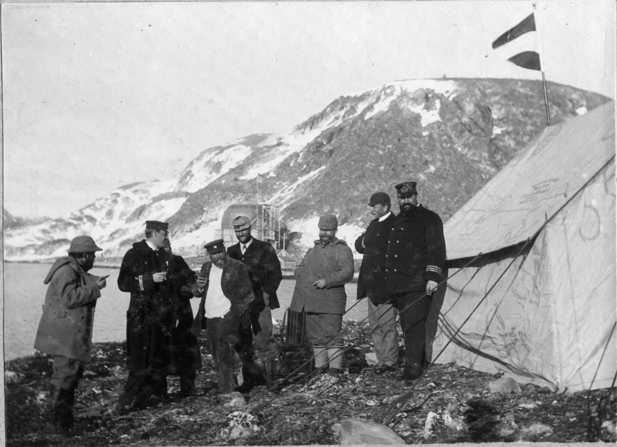 "Fest hos tyska turister": Violet, Celsing, Meisenbach, Fraenkel, Lerner, Andrée, Lembke. Troligen Ehrensvärd skymd bakom Celsing.