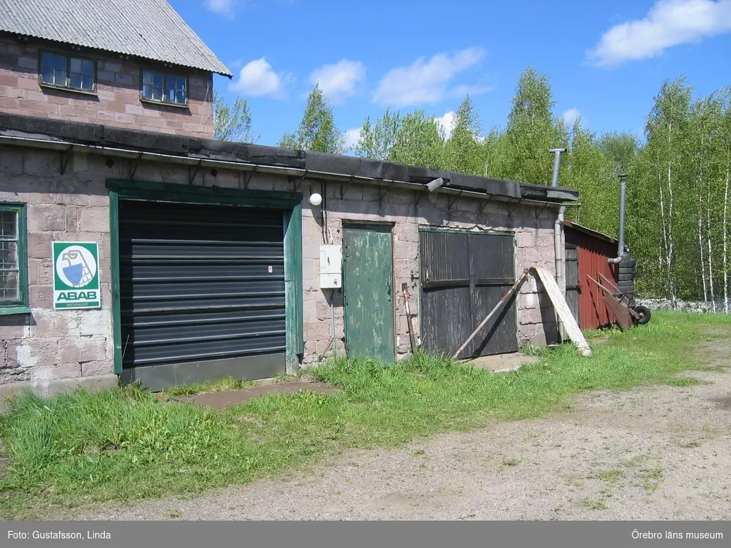 Yxhultprojektet, etapp 1, inventering av Yxhultsbolagets industriområden samt lämningar i landskapet.
Hällabrottet 2:10, Norra fabriksområdet. Emultitfabriken, exteriör.