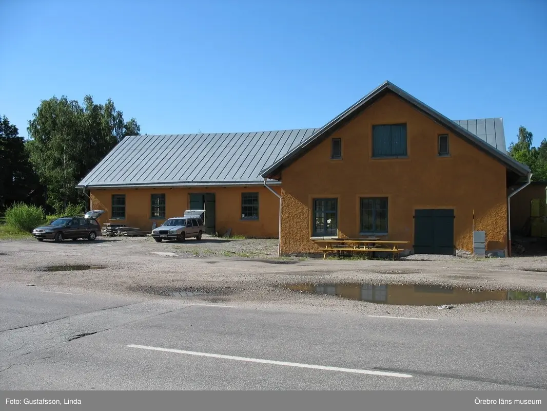 Yxhultprojektet, etapp 1, inventering av Yxhultsbolagets industriområden samt lämningar i landskapet.
Hällabrottet 1:14. Stenhyvleriverkstaden, exteriör.