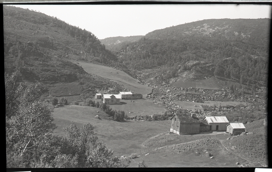 Vatnedal i Sirdal. Gardane var veglause og vart neddemde under den store kraftutbygginga på 1960-1970 talet