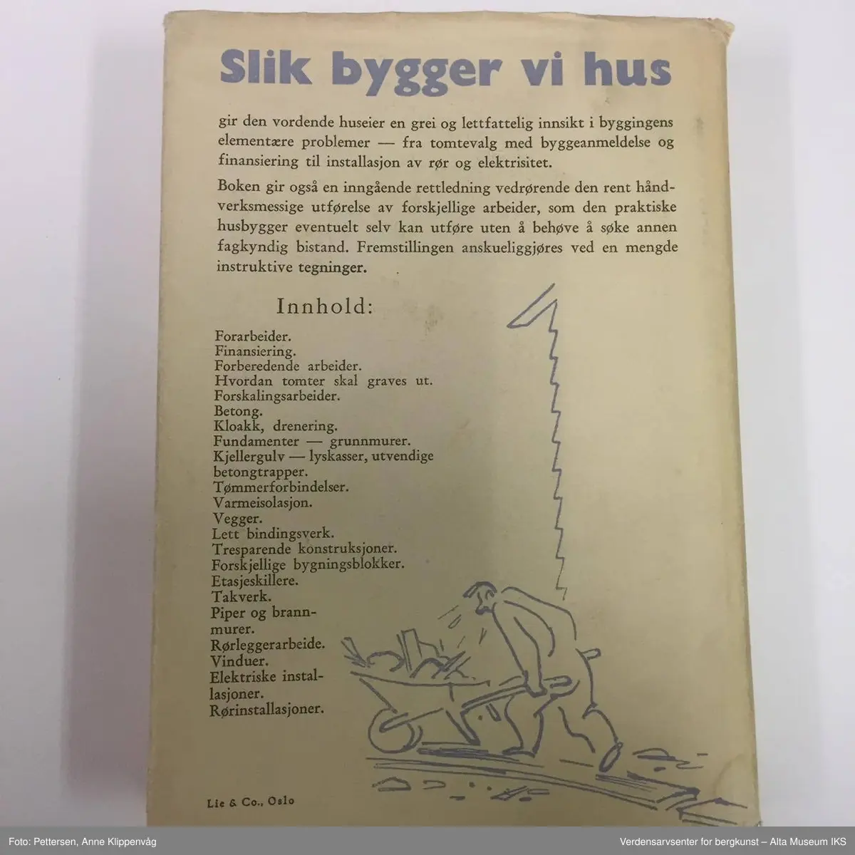 A) Kooperatørenes praktiske lommealmanakk 1931, Oslo 1930, B) Sig Thor: Middelskolens zoologi, Kristiania 1900, C) Sig. Lunde: Slik bygger vi hus, Oslo 1953, D) Olav Selvaag: Bygg rasjonelt, Oslo 1951, E) Oberst Nissens kart over det nordlige Norge, Kristiania 1905, F) Kartoppgaver for sjømannsskolen, Ålesund 1944, G-I) Amund Helland: Haandbog i grubedrift, bind 1-3, Kristiania 1887