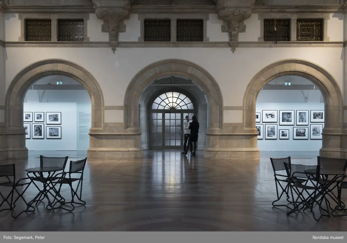 Folkhemmets rum badrummet.
Fotografier ur museets arkiv
Från och med 16 augusti visas fotoutställningen Folkhemmets rum: Badrummet på Nordiska museet, med ett 30-tal fotografier av bland andra Karl Heinz Hernried och Karl Erik Granath. Utställningen är den tredje delen i serien Folkhemmets rum, där vardagsrummet, köket, badrummet och sovrummet presenteras i fyra fotoutställningar med bilder hämtade ur Nordiska museets rika bildsamling.