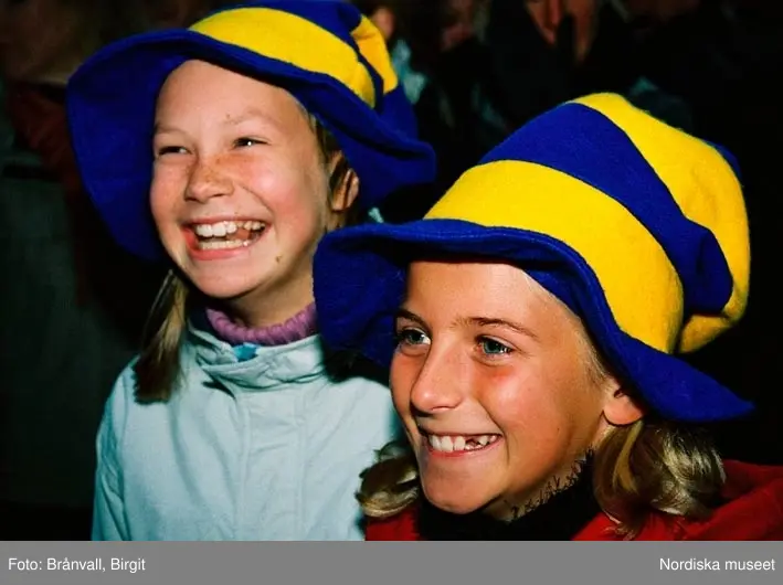 Firandet av det svenska damlandslaget som fick silver i VM i fotboll hösten 2003. Kungsträdgården.