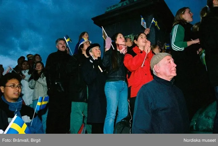 Firandet av det svenska damlandslaget som fick silver i VM i fotboll hösten 2003. Kungsträdgården.