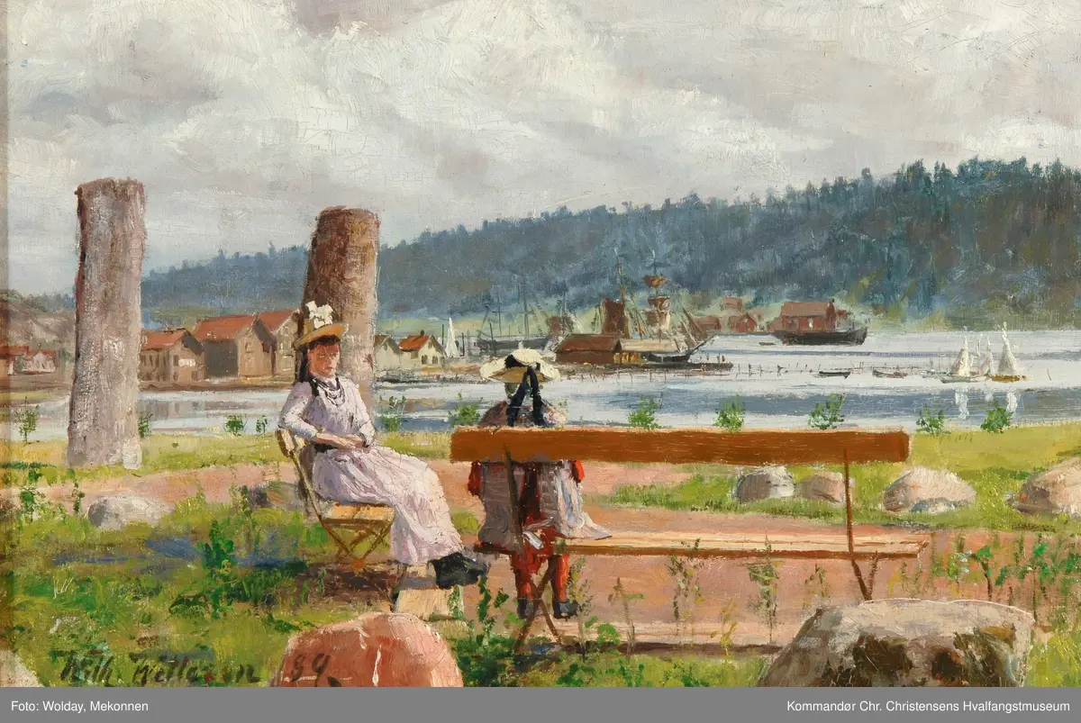 To småpiker på to benker ved de to gamle bauta- steinene ved Hjertnesstranda, Sandefjord.