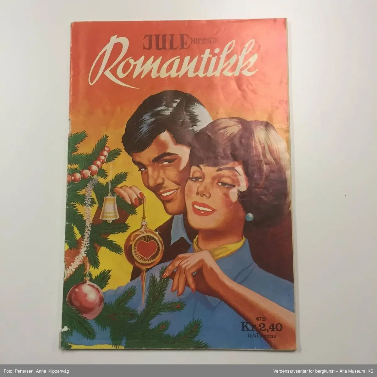 Omfatter: Norsk ukeblad nr.37/1972, Hjemmet nr.36/1972, Illustrert nr.14/1962, Fredhöis Skib o hoi nr.5/1959, Kvinner og klær nr.30/1954, Alle kvinners blad nr.42/1954, nr.46/1955, nr.36/1972, nr.37/1972, Se og hør nr.21/1984, Romantikk julenr.1970 og 1971, Barnehelg julen 1959, Lys - det illustrerte morsdagshefte 1960, Finnmark Dagblad 9/8 1976, 1/3 1979