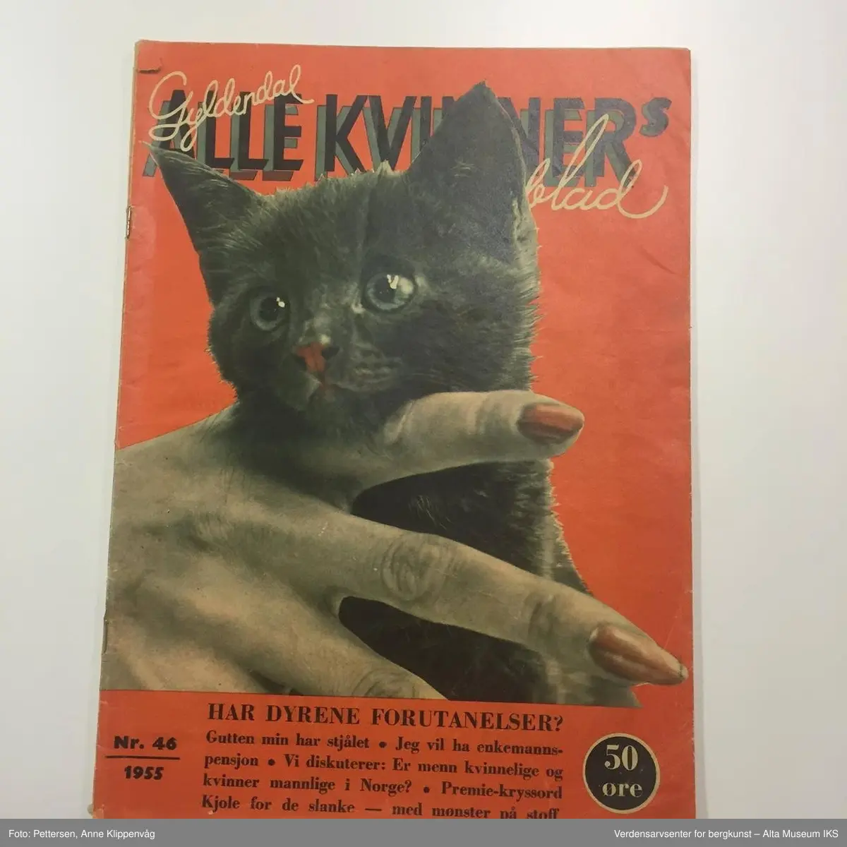 Omfatter: Norsk ukeblad nr.37/1972, Hjemmet nr.36/1972, Illustrert nr.14/1962, Fredhöis Skib o hoi nr.5/1959, Kvinner og klær nr.30/1954, Alle kvinners blad nr.42/1954, nr.46/1955, nr.36/1972, nr.37/1972, Se og hør nr.21/1984, Romantikk julenr.1970 og 1971, Barnehelg julen 1959, Lys - det illustrerte morsdagshefte 1960, Finnmark Dagblad 9/8 1976, 1/3 1979