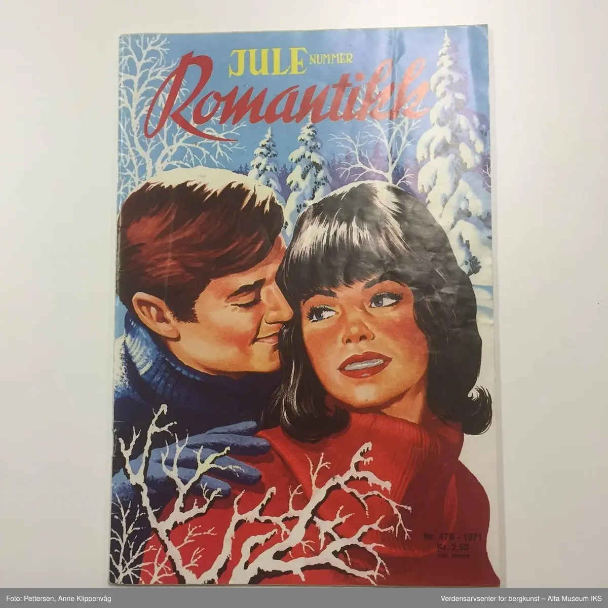 Omfatter: Norsk ukeblad nr.37/1972, Hjemmet nr.36/1972, Illustrert nr.14/1962, Fredhöis Skib o hoi nr.5/1959, Kvinner og klær nr.30/1954, Alle kvinners blad nr.42/1954, nr.46/1955, nr.36/1972, nr.37/1972, Se og hør nr.21/1984, Romantikk julenr.1970 og 1971, Barnehelg julen 1959, Lys - det illustrerte morsdagshefte 1960, Finnmark Dagblad 9/8 1976, 1/3 1979