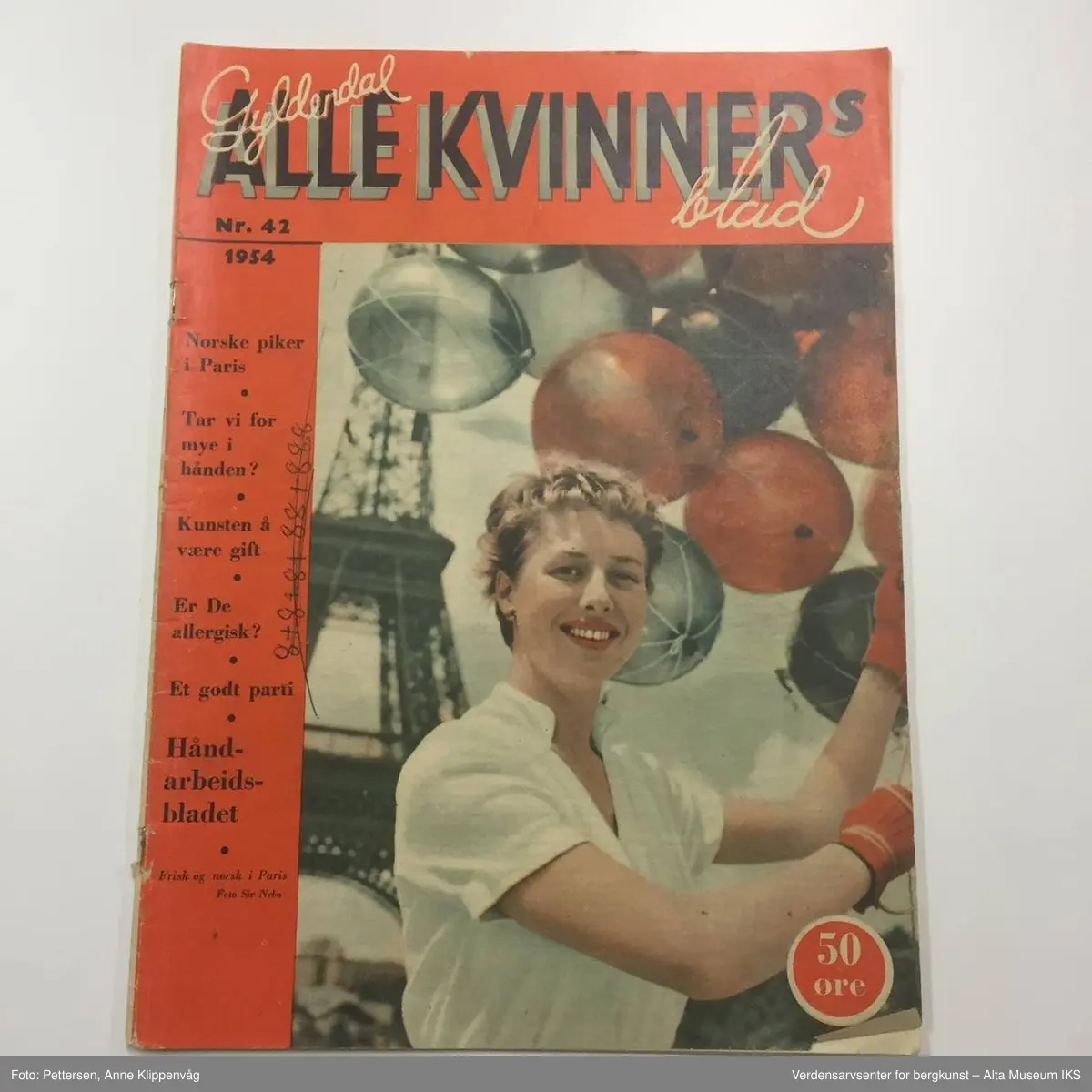 Omfatter: Norsk ukeblad nr.37/1972, Hjemmet nr.36/1972, Illustrert nr.14/1962, Fredhöis Skib o hoi nr.5/1959, Kvinner og klær nr.30/1954, Alle kvinners blad nr.42/1954, nr.46/1955, nr.36/1972, nr.37/1972, Se og hør nr.21/1984, Romantikk julenr.1970 og 1971, Barnehelg julen 1959, Lys - det illustrerte morsdagshefte 1960, Finnmark Dagblad 9/8 1976, 1/3 1979