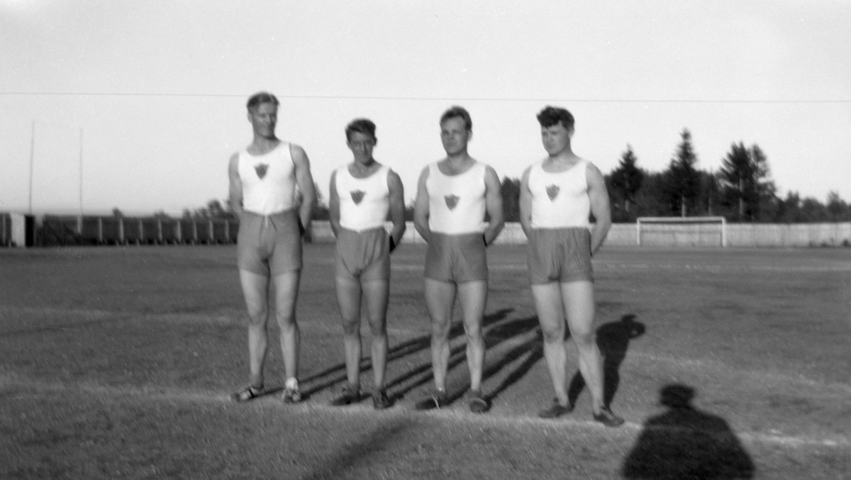Ottestad IL. Stafettlag. Ottestadbana.F.v. Tomas Johnstad, ukjent, Thomas Kristiansen, ukjent. Friidrett.