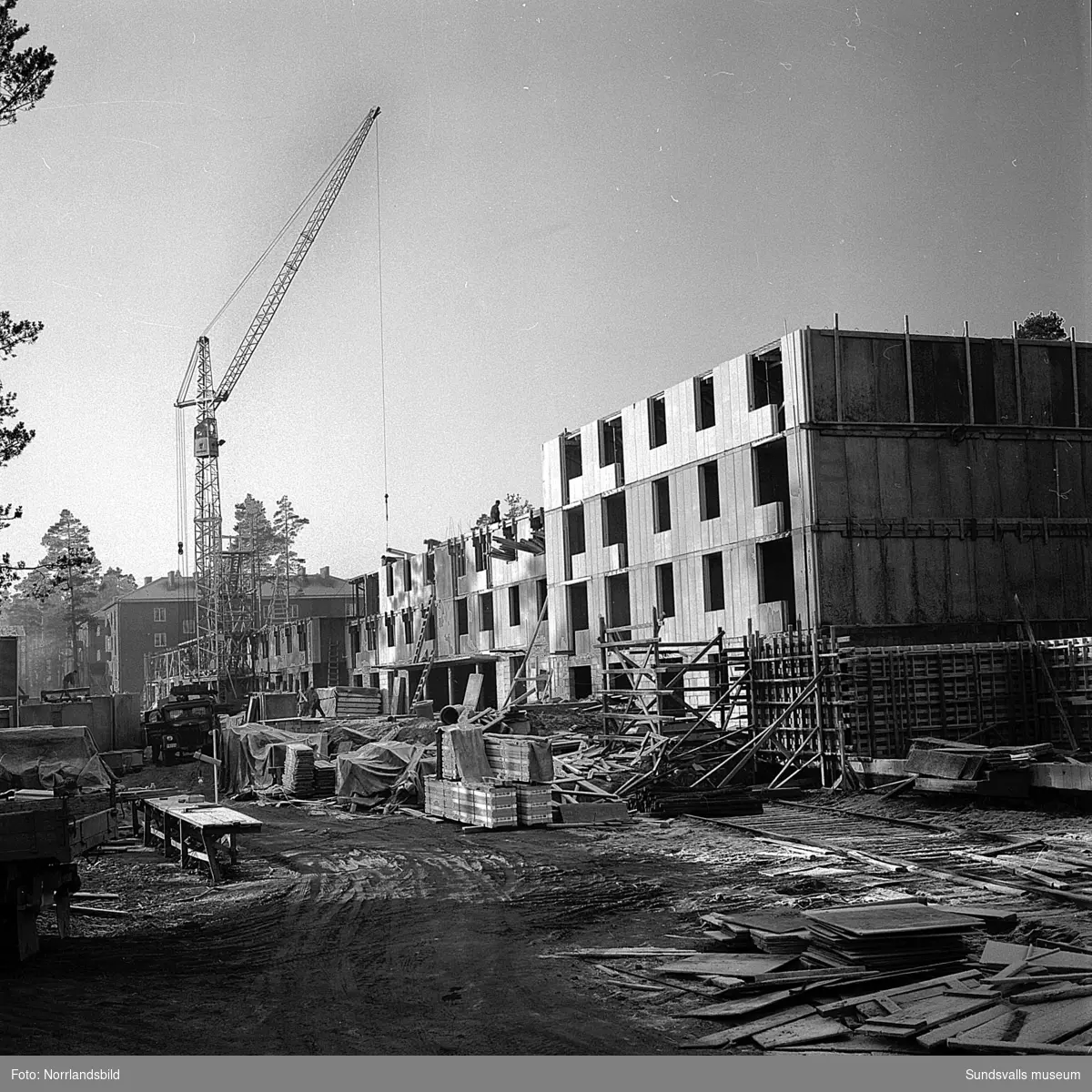 Bygge av flerfamiljshus vid Tallrotsgatan i Haga.