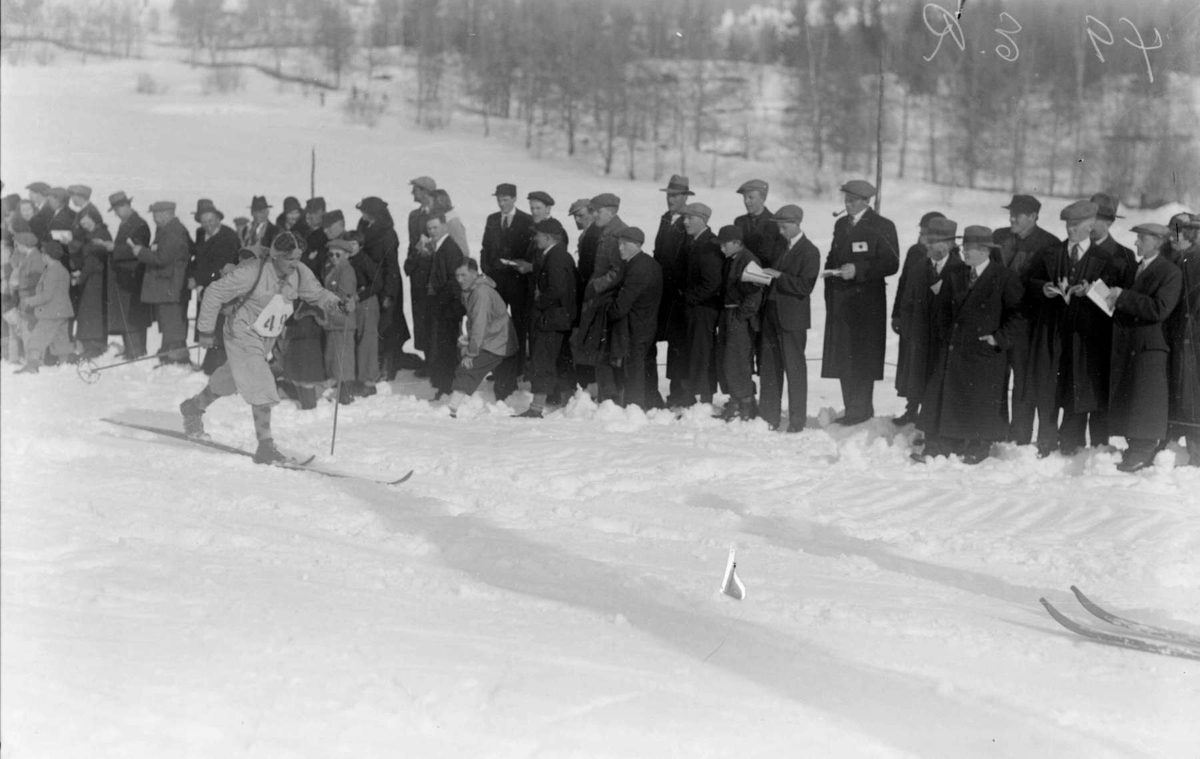 Birkebeinerrennet 1936. Start på Lysgårdsjordet.