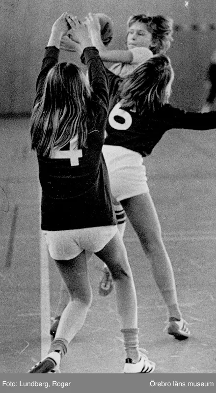 Malin Lake, handboll, Kilsbergen.
Nr.4 - Helene Carlsson.
Nr.6 - Helen Ståhlberg.