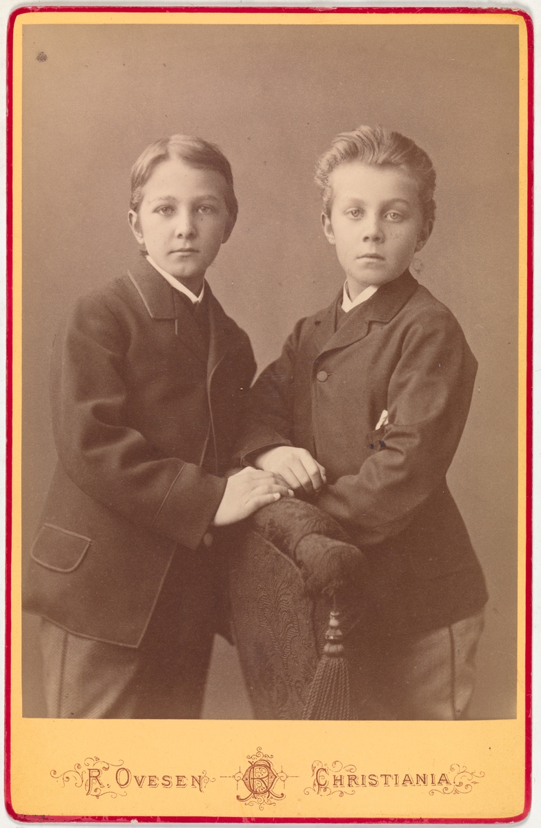 Portrett av Arthur Mathiesen og en ukjent gutt.