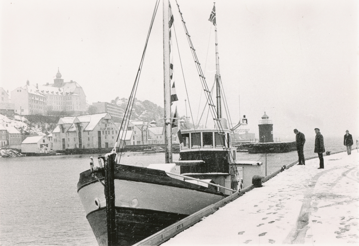 Gjensynstreff for Shetlandsgjengen og Nordsjøklubben med Shetlands- Larsen ombord båten Heland.