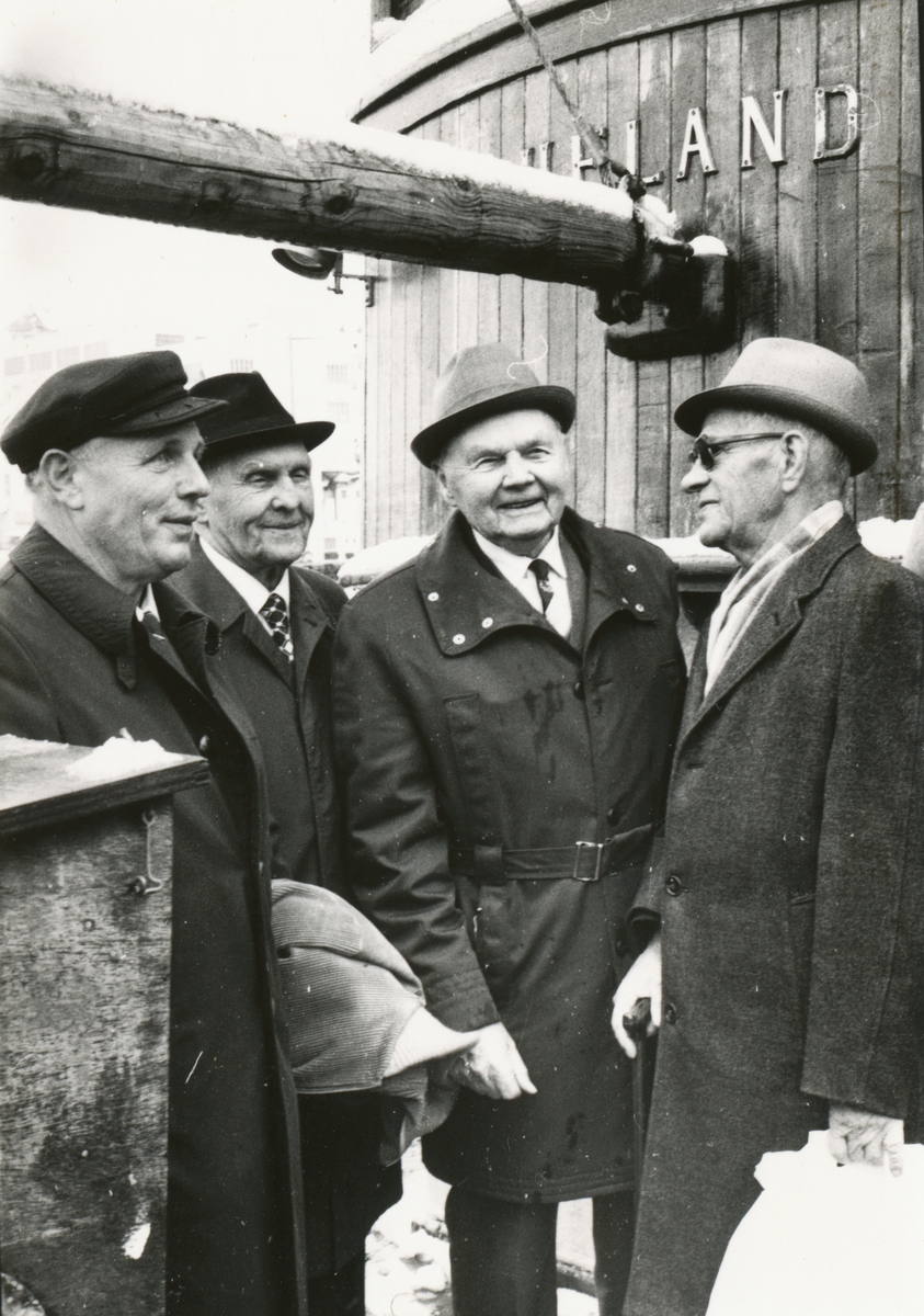 Gjensynstreff for Shetlandsgjengen og Nordsjøklubben med Shetlands- Larsen ombord båten Heland.