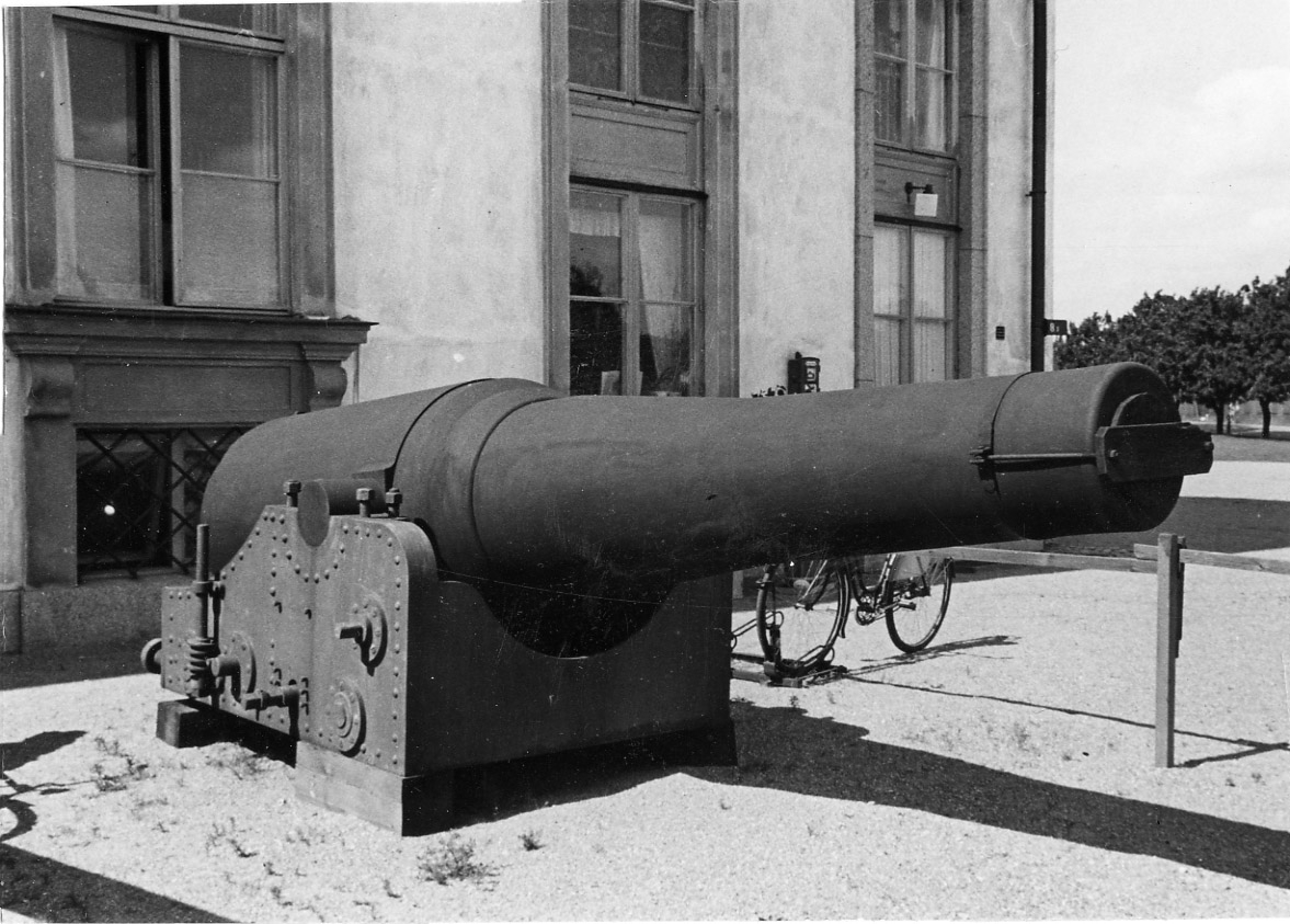 På 3.e kl. pansarbåten GERDA 1873-1909
26  skarpa skott  avlossade
tillhörande delar:

Ö.7635
Ö.7662-85
Ö. 7688-95
Ö.7697
Ö.7747