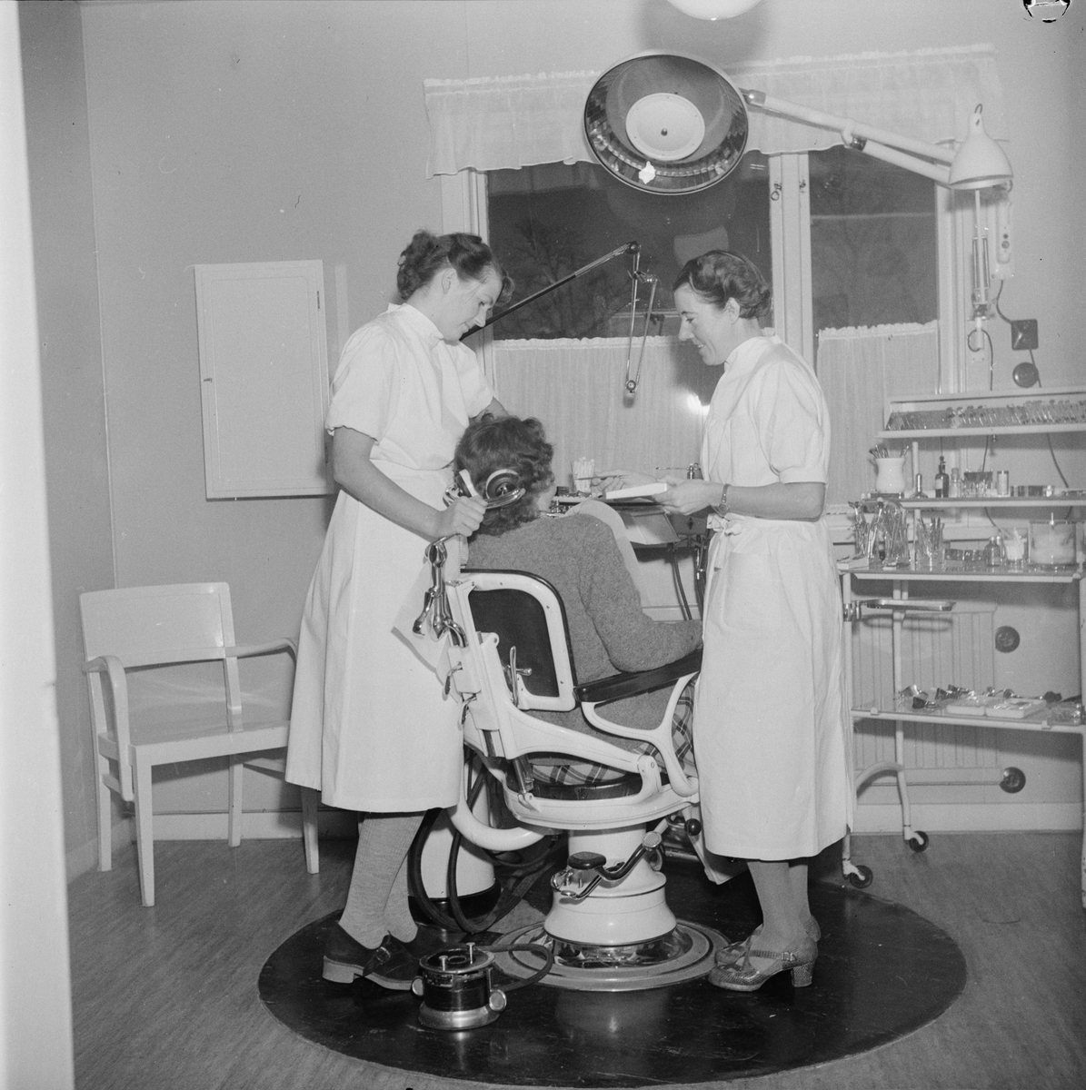 Tandläkarmottagning, Alunda socken, Uppsala november 1950