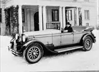 Bil av märke Stutz,1927. Vid ratten G. Bäckdahl. (Stor artikel i 