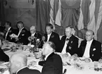 Landshövding Hilding Kjellman på middag med manliga medaljörer, Uppsala augusti 1945