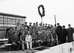 Grupporträtt vid taklagsfirande, Uppsala 1945