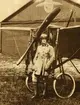 Flygare Elsa Andersson. Den första kvinnan med svenskt flygcertifikat. Utbildad vid Enoch Thulins flygskola, examen 1920.