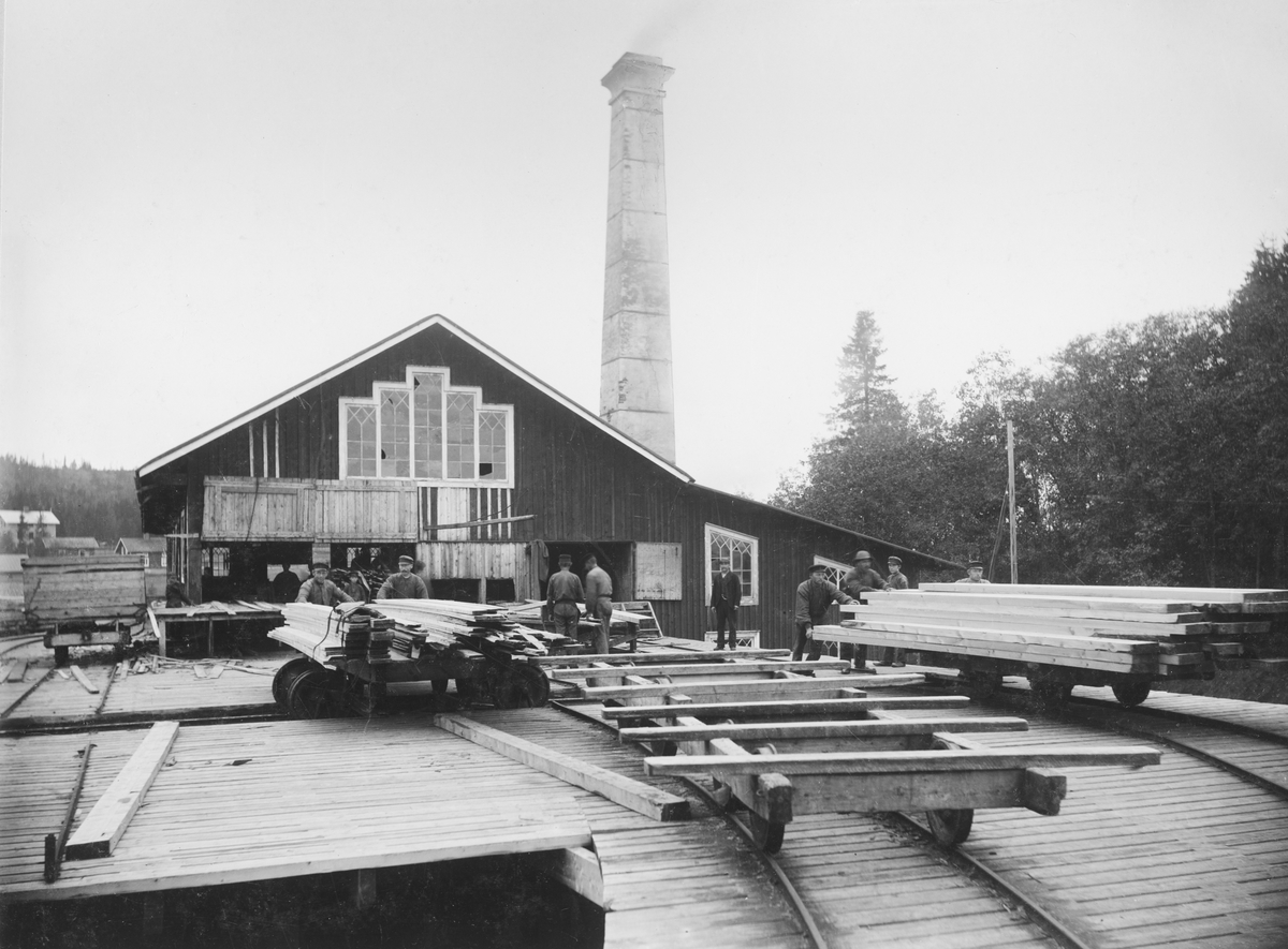 Utvägning av virket till brädgården vid Salsåker Sågverk, Ångermanland.