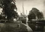 N:o 175 B Göta Kanal.
Parti vid Borenshult.
Axel Sjöberg & Co Fotografiaffär, Karlsborg.