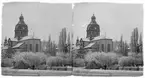 Transparent stereoskopbild på glas med motiv från Stockholm, Karl XII:s Torg och Jacobs kyrka i rimfrost.