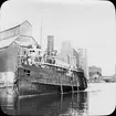 Skioptikonbild med motiv av fullastat ångfartyg. Möjligen SS City of Buffalo i Buffalo.