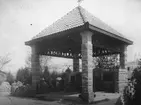 Skioptikonbild med motiv från Baltiska utställningen i Malmö 1914, konstindustri- och hantverksutställning. (Utställningsobjekt för A. K. Fernströms Granitindustrier)