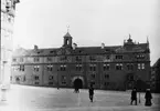 Skioptikonbild med motiv av torg. Cassel  (Kassel) eller Nürnberg.
Bilden har förvarats i kartong märkt: 1904 Cassel. Nurnberg. X.