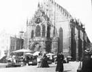 Skioptikonbild med motiv Frauenkirche i Nürnberg.
Bilden har förvarats i kartong märkt: Nürnberg 1901. V.