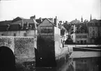 Skioptikonbild med motiv från Auray. Vid Pont Neuf bron?
Bilden har förvarats i kartong märkt: Resan 1908. XVII . Auray 5. Cornac 2. Text på bild: 