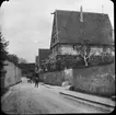 Skioptikonbild med motiv från Rothenburg.
Bilden har förvarats i kartong märkt: Rothenburg VI. 1901. 5