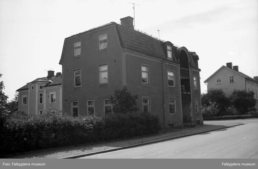 Döbelnsgatan 8, Torstensonsgatan 11.