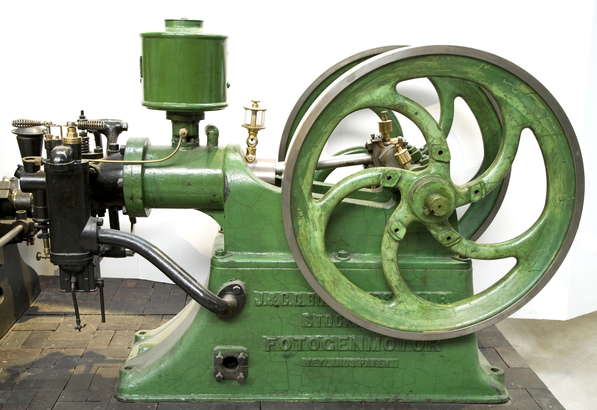 Fotogenmotor by J. & C.G. Bolinders Mekaniska Verkstads AB