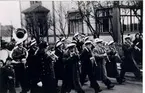 Mössebergs musikkår. Torstensonsgatan 1 maj omkring 1940.