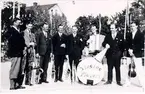 Dansband. Singing Players på spelning i Hjo, omkring 1930. Kapellmästaren och tillika landsfiskalen Gösta Olsson är mannen med megafonen.