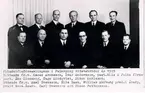 Pingstkyrkan. Filadelfiaförsamlingens äldstebröder i Falköping 1949. Sittande från vänster: Oscar Aronsson, Ivar Andersson, pastor Nils E Folke, förest. pastor Åke Ölmeskog, Tage Lindqvist, Simon Karlsson. Stående från vänster: Axel Svensson, Nils Rask, William Ahlburg, predikant i Åsarp, Evald Roos, Åsarp, Carl Svensson och Simon Pettersson.